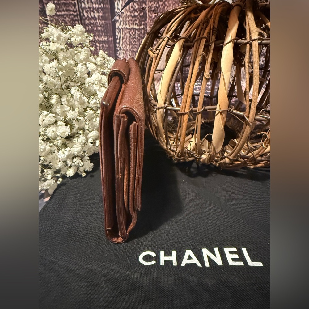 CHANEL Vintage Bi-Fold Caviar Flap Leather Wallet - Picture 4 of 16